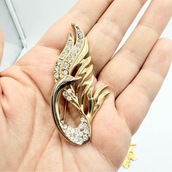 Vintage Gold Tone Rhinestones Monogram Swan Leaf Bow Tie Brooches Lot - Picture 6 of 10